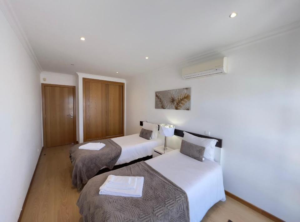 Modern With In-&outside Pool, Sauna&gym, Heating, Rooftop Terrace With Amazing Sea&mountains View Apartment Lagos