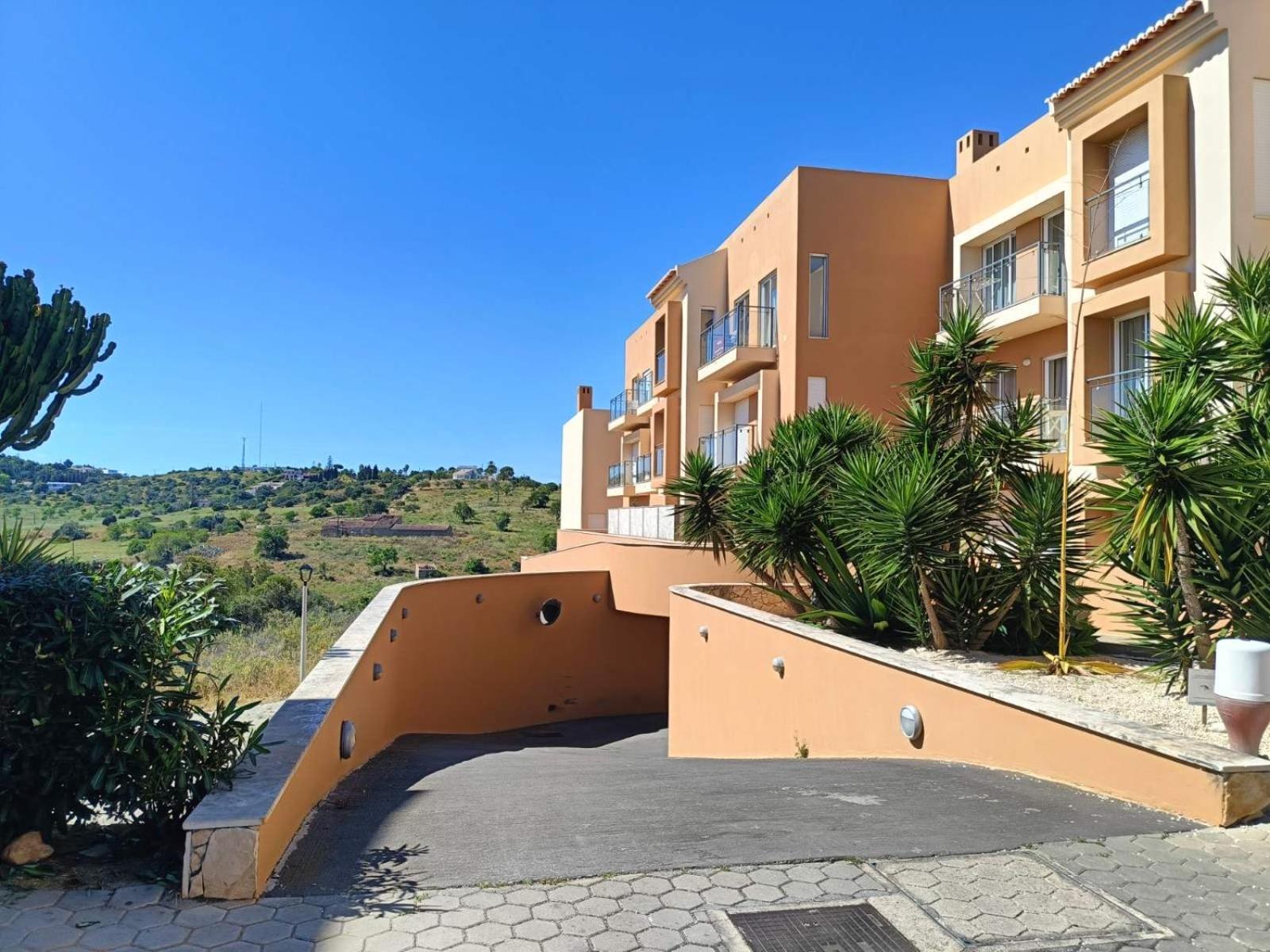 Modern With In-&outside Pool, Sauna&gym, Heating, Rooftop Terrace With Amazing Sea&mountains View Lagos