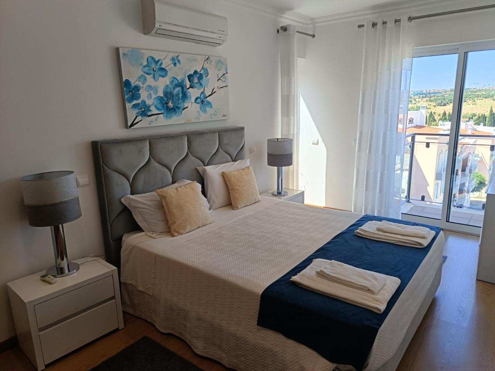 Apartment Modern With In-&outside Pool, Sauna&gym, Heating, Rooftop Terrace With Amazing Sea&mountains View Lagos