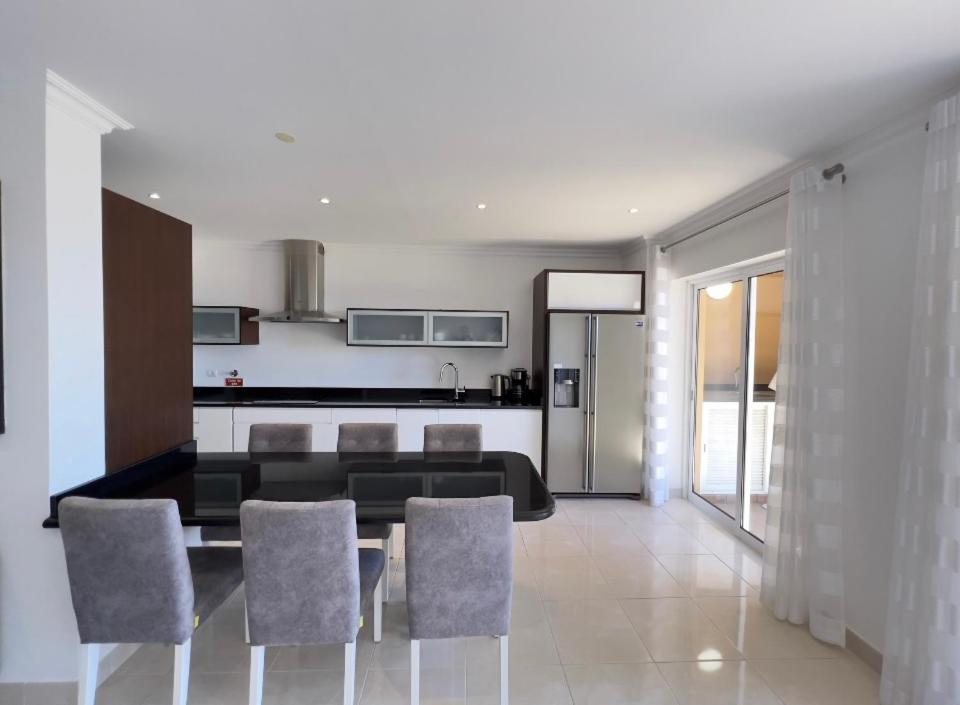 Modern With In-&outside Pool, Sauna&gym, Heating, Rooftop Terrace With Amazing Sea&mountains View Apartment Lagos