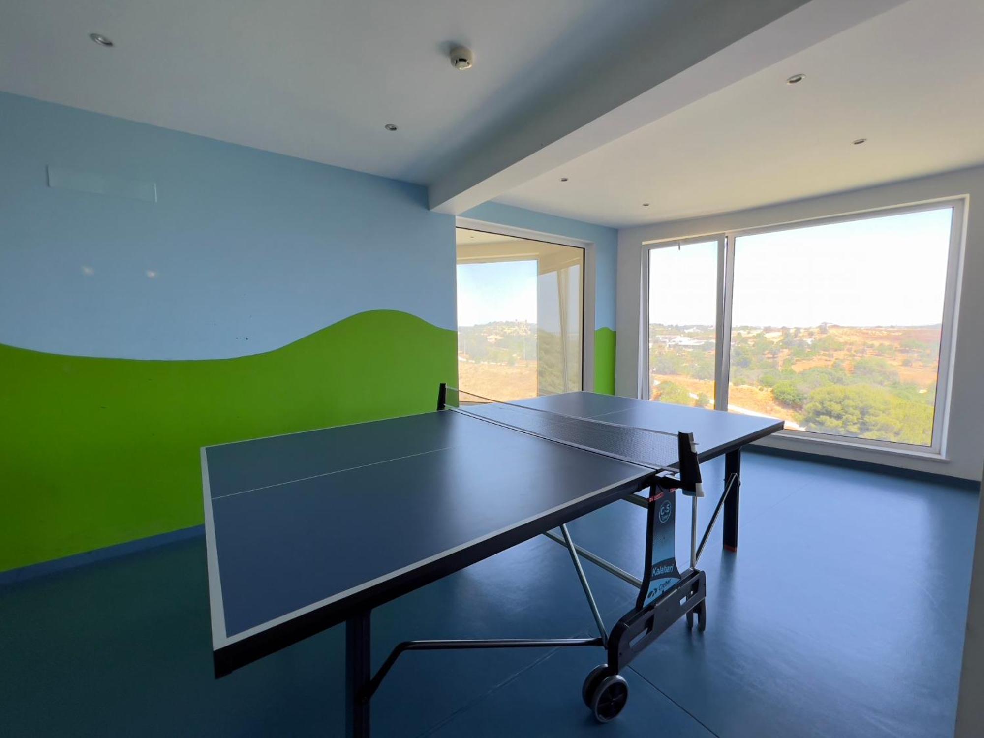 Modern With In-&outside Pool, Sauna&gym, Heating, Rooftop Terrace With Amazing Sea&mountains View *