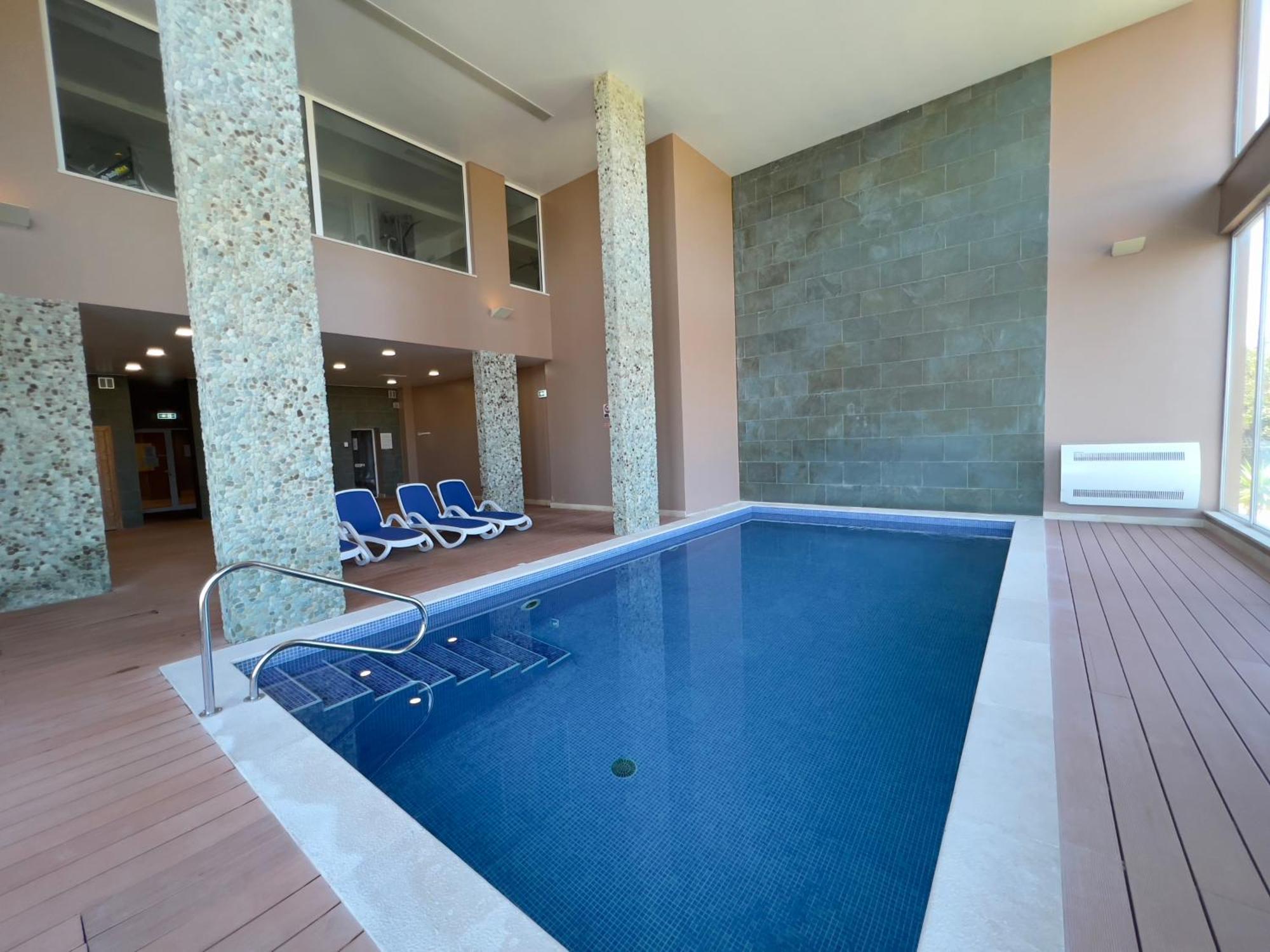 Modern With In-&outside Pool, Sauna&gym, Heating, Rooftop Terrace With Amazing Sea&mountains View Apartment Lagos